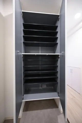Feridencia Mount Ontake - Interior - ["Wood", "Flooring", "Shelving"]