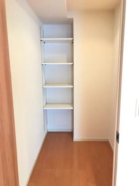 Brillia Ist Sangenjaya Blossom Terrace - Interior - ["Fixture", "Wood", "Flooring"]