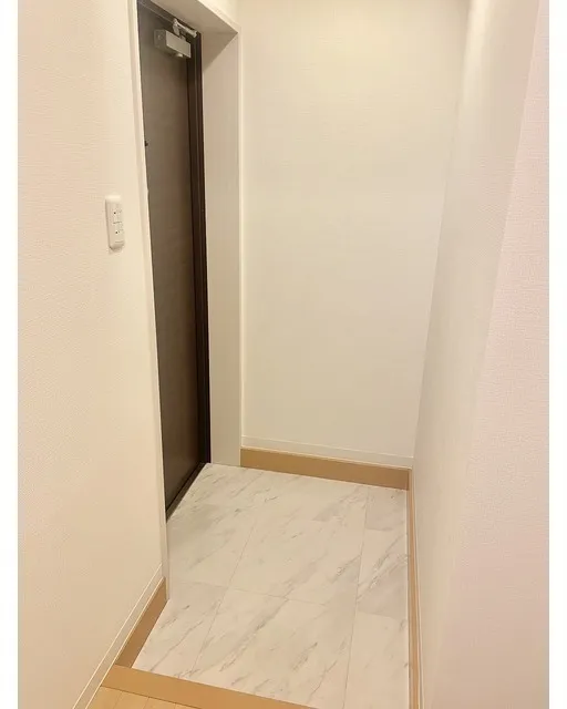 BREEZE TERRACE - Interior - ["Flooring", "Floor", "Wood"]
