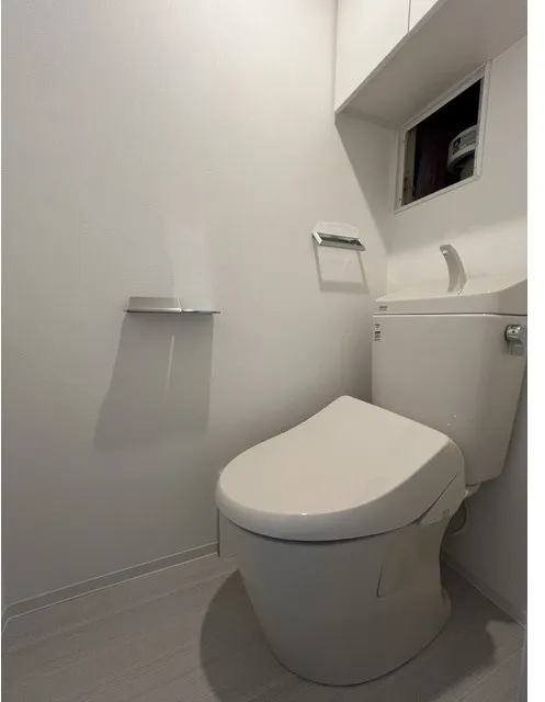 Comforia Liv Meguro Himonya - Interior - ["Toilet seat", "Toilet", "Plumbing fixture"]