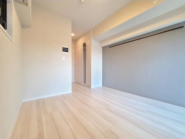 Comforia Higashioi I - Interior - ["Building", "Rectangle", "Wood"]