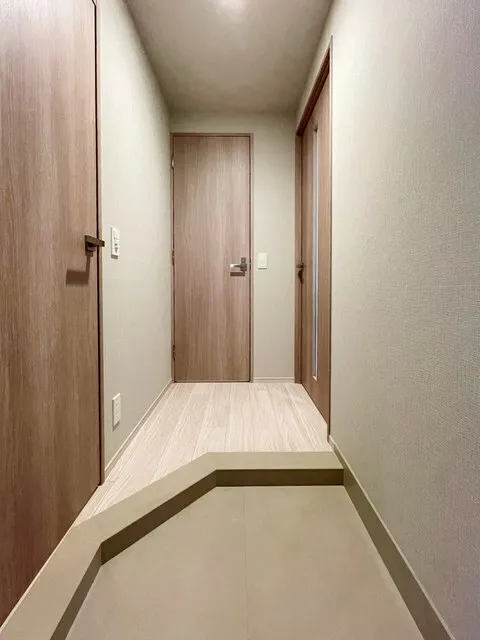 ORSUS Akabane East - Interior - ["Door", "Fixture", "Wood"]