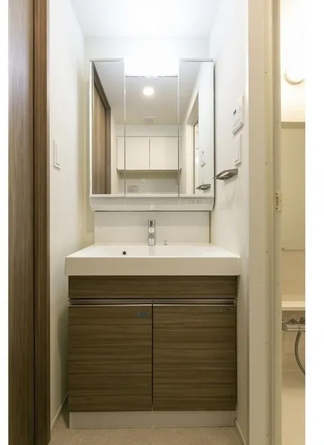 Chef Rule Shin Okachimachi II - Interior - ["Bathroom Sink", "Plumbing fixture", "Flooring"]