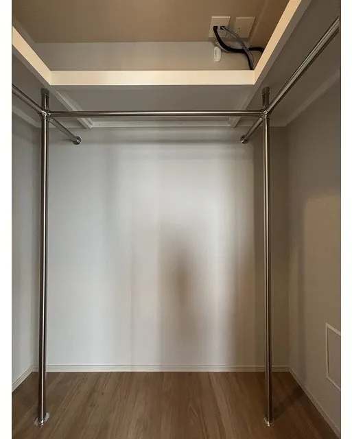 Wellis Urban Sumiyoshi East - Interior - ["Ceiling", "Silver", "Wood stain"]