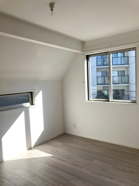 Lumiere Kaizukazaka - Interior - ["Window", "Building", "Fixture"]