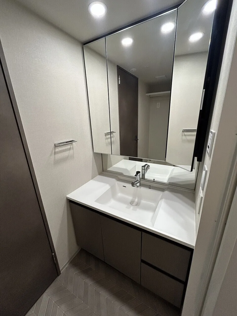 Blanchiesta Kiba - Interior - ["Plumbing fixture", "Bathroom Sink", "Floor"]