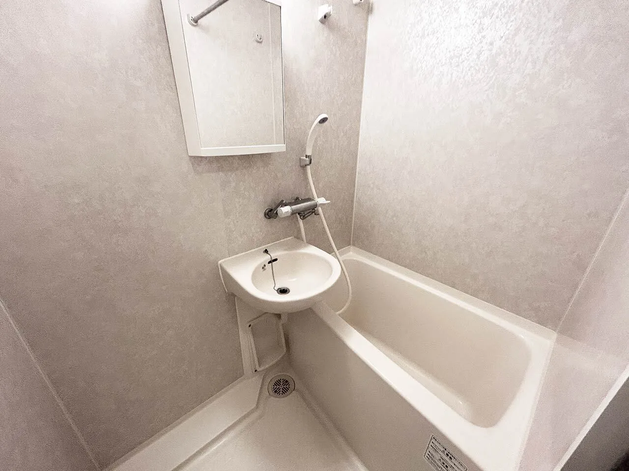 Mynavi STAY Ginza East - Interior - ["Flooring", "Floor", "Plumbing fixture"]