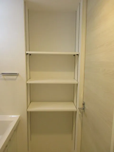 Traditio Monzen Nakacho - Interior - ["Cabinetry", "Shelf", "Shelving"]