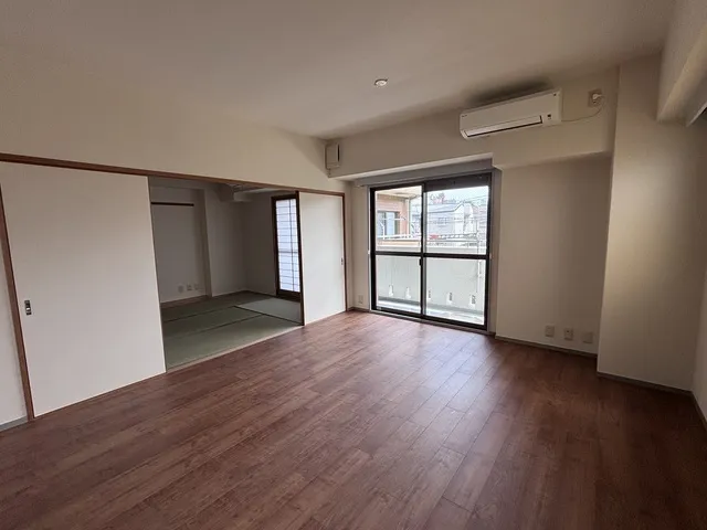 Crest Izumi - Interior - ["Flooring", "Floor", "Apartment"]