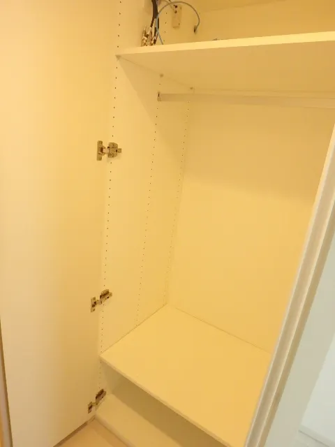 Le Fon Blanche Shinagawa Minamioi - Interior - ["Wood", "Flooring", "Hardwood"]