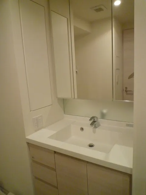 Park Habio Shibuya Honmachi Residence - Interior - ["Mirror", "Tap", "Plumbing fixture"]