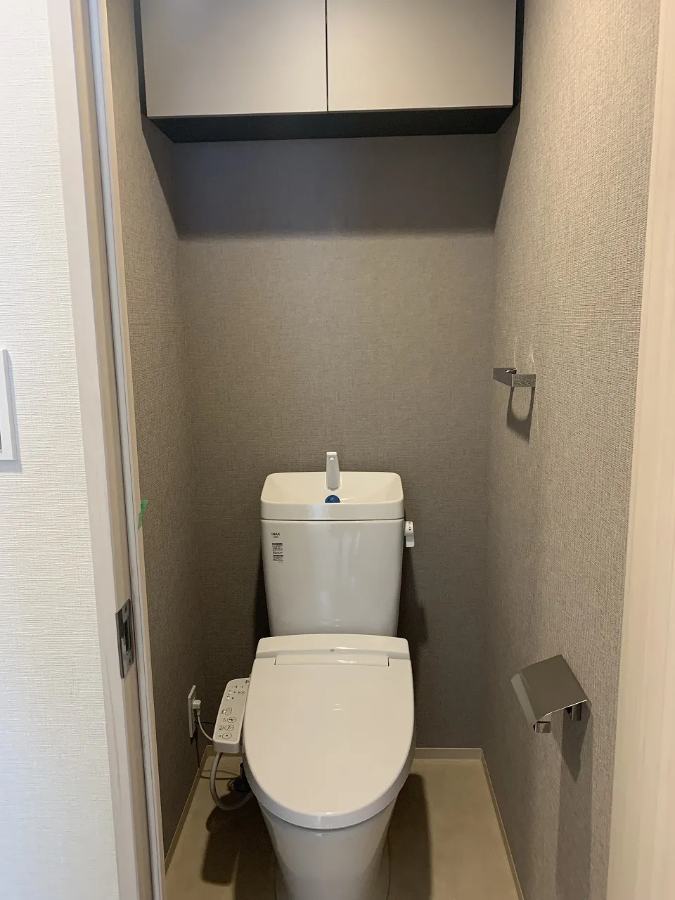 Gran Casa Oshima - Interior - ["Toilet seat", "Toilet", "Building"]