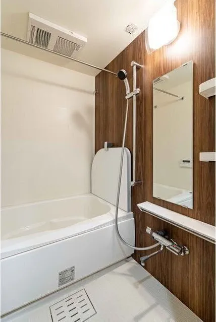 LUMIEC HONCHO EAST - Interior - ["Plumbing fixture", "Flooring", "Bathroom"]