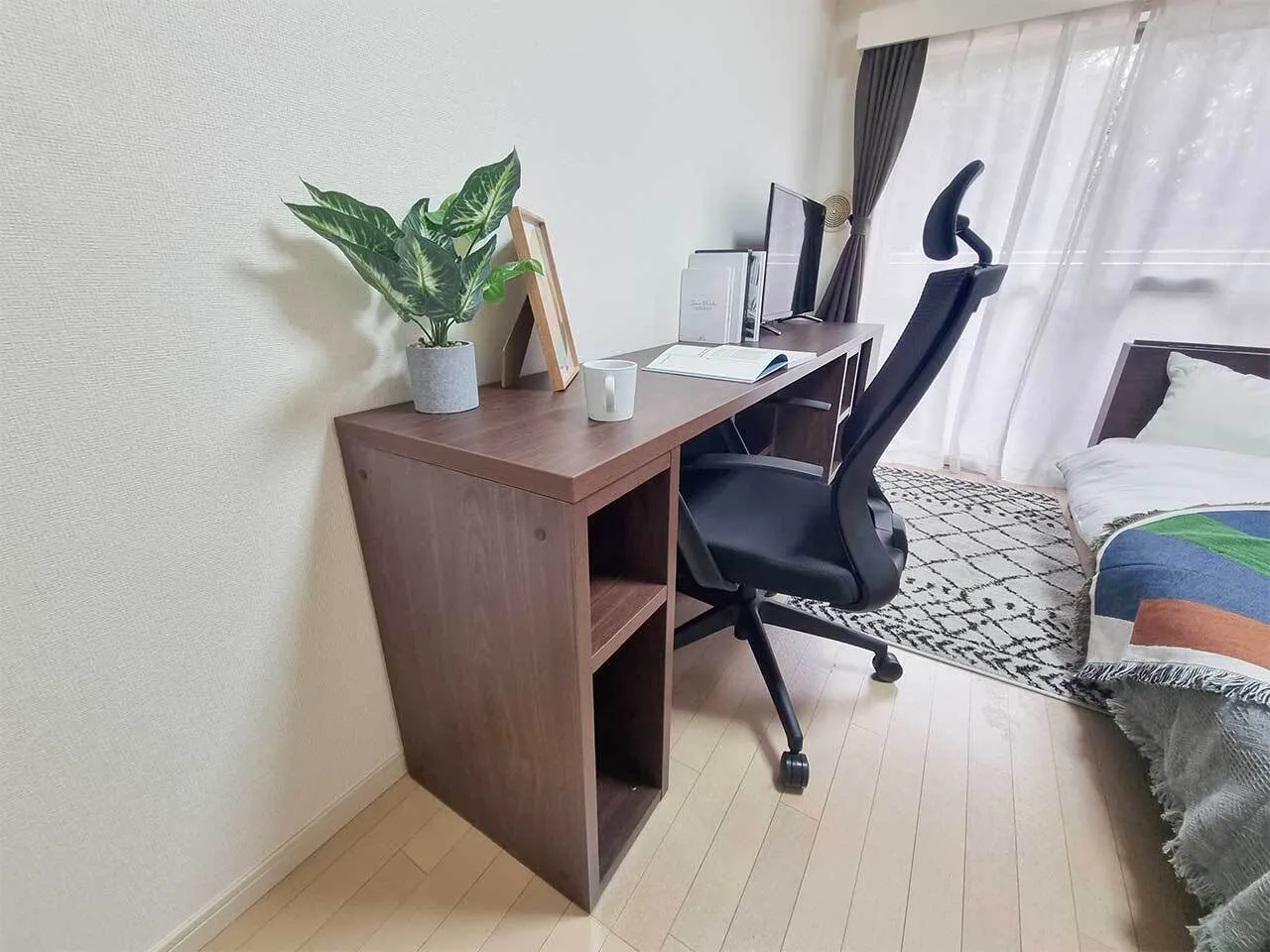 Mynavi STAY Higashioi - Interior - ["Furniture", "Wood", "Desk"]