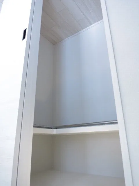 Le Fon Progres Ueno Park - Interior - ["Rectangle", "Wood", "Fixture"]