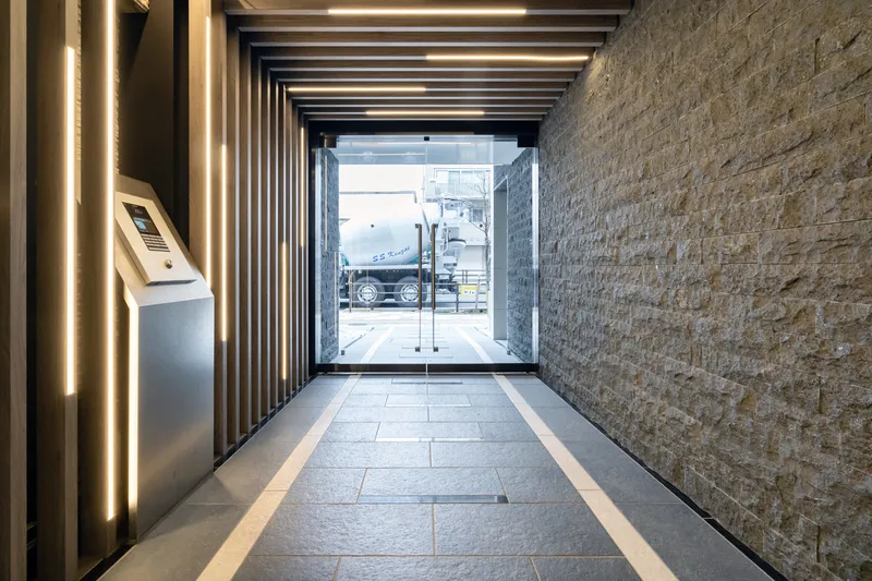 Iareth Nishinippori - Exterior - ["Ceiling", "Composite material", "Glass"]