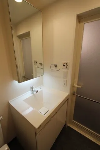 Prime Urban Nagahara Kamiikedai - Interior - ["Bathroom Sink", "Plumbing fixture", "Flooring"]