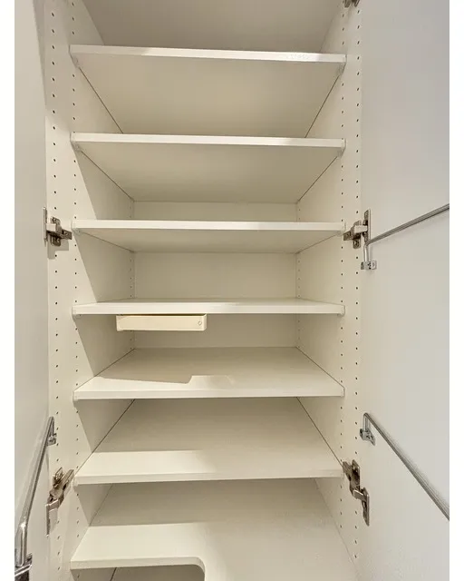 Azil Court Hamamatsucho - Interior - ["Shelving", "Shelf", "Cupboard"]