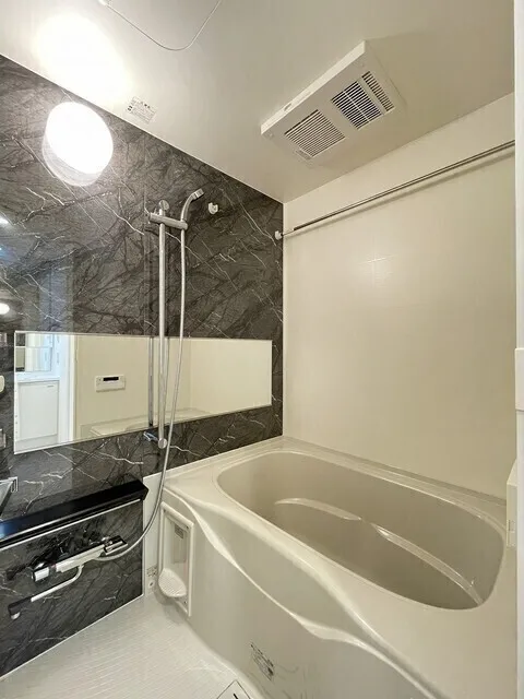 Comforia Liv Ueno - Interior - ["Plumbing fixture", "Flooring", "Interior design"]