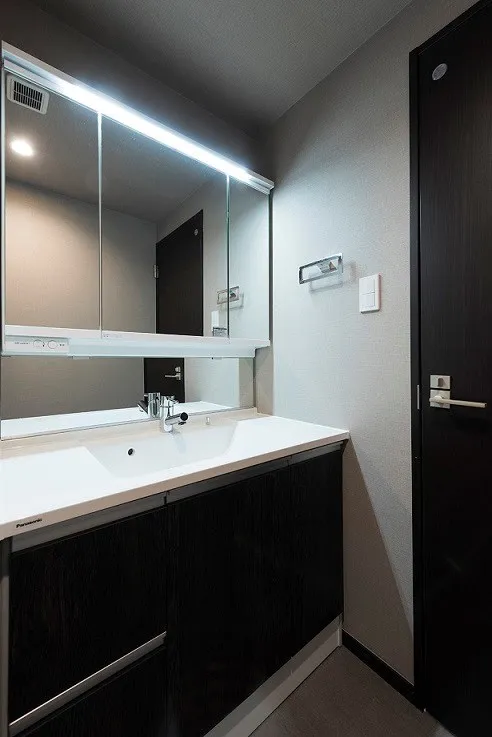 Residia Tower Azabujuban - Interior - ["Mirror", "Tap", "Bathroom cabinet"]