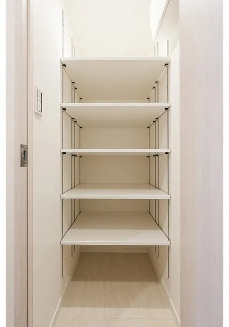 Comforia Liv Bunkyo Gokokuji - Interior - ["Wood", "Shelving", "Flooring"]