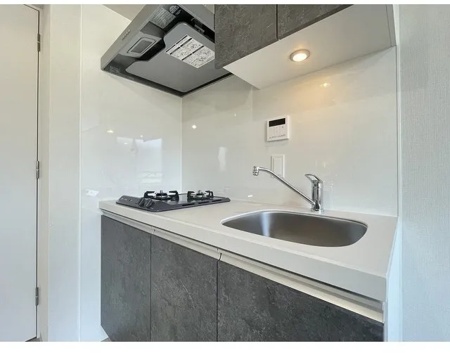 Well Square Yawata-Yama - Interior - ["Kitchen", "Countertop", "Major appliance"]