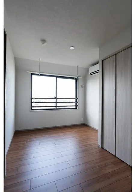 Well Square Shinjuku Toyama - Interior - ["Wood", "Flooring", "Floor"]