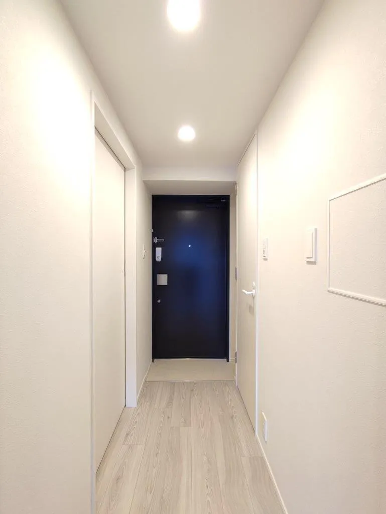 Cross Residence Takadanobaba - Interior - ["Fixture", "Wood", "Flooring"]