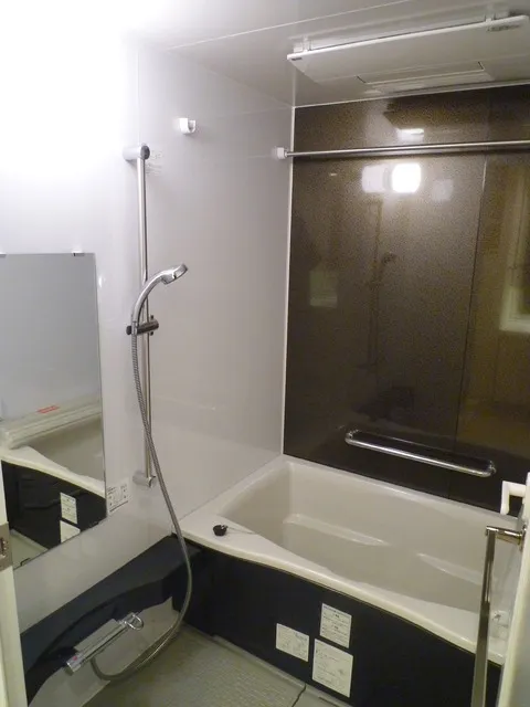 Maison Calme - Interior - ["Bathtub", "Plumbing fixture", "Building"]