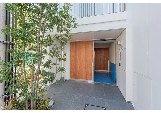 Oase Shinjuku Ichigaya Yakuoji Annex - Exterior - ["Plant", "Door", "Building"]
