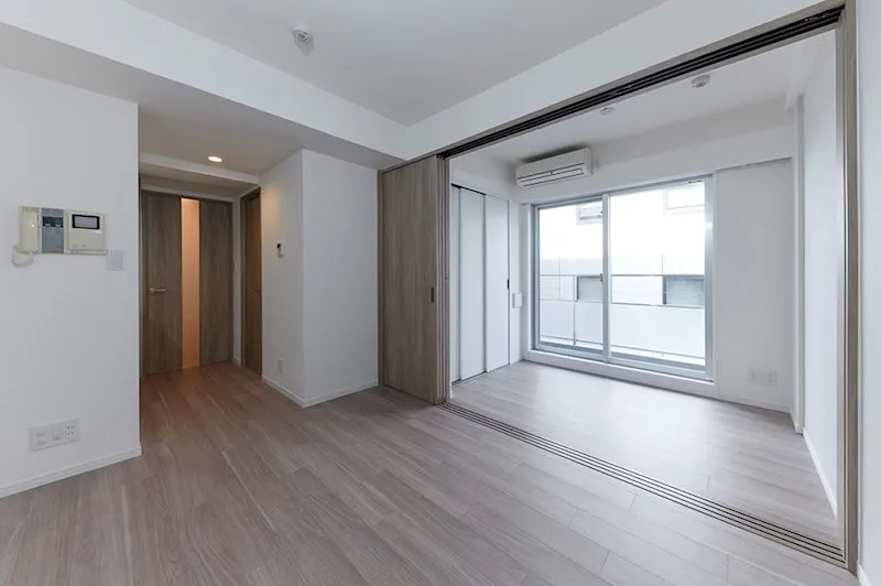 Residia Shinkawa  - Interior - ["Building", "Window", "Fixture"]