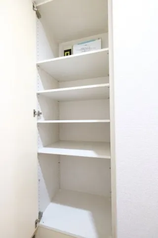 Bell Park City Nishi-Shinjuku - Interior - ["Shelf", "Shelving", "Wood"]