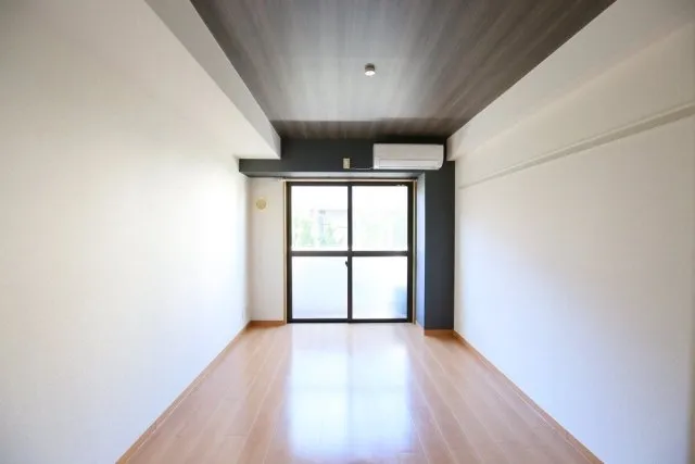 Clare Park Nogata - Interior - ["Ceiling", "Flooring", "Floor"]