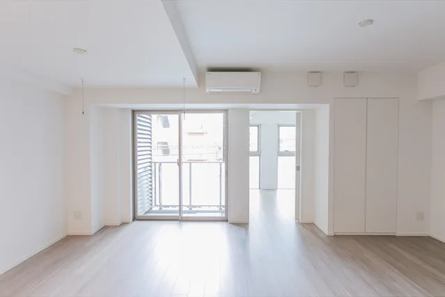 City Current Daikanyama - Interior - ["Building", "Window", "Fixture"]