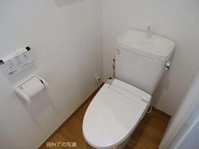House Tao Li - Interior - ["Toilet seat", "Plumbing fixture", "Toilet"]