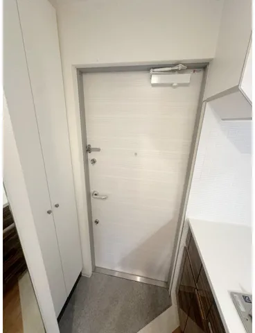 ZOOM East Kanda - Interior - ["Floor", "Door", "Door handle"]