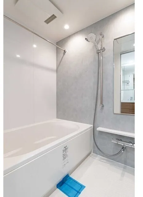 LUMIEC BUNKYO SENGOKU - Interior - ["Plumbing fixture", "Flooring", "Bathroom"]