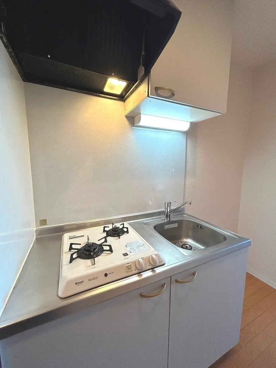 LaSante Kiba Park - Interior - ["Major appliance", "Kitchen", "Kitchen stove"]