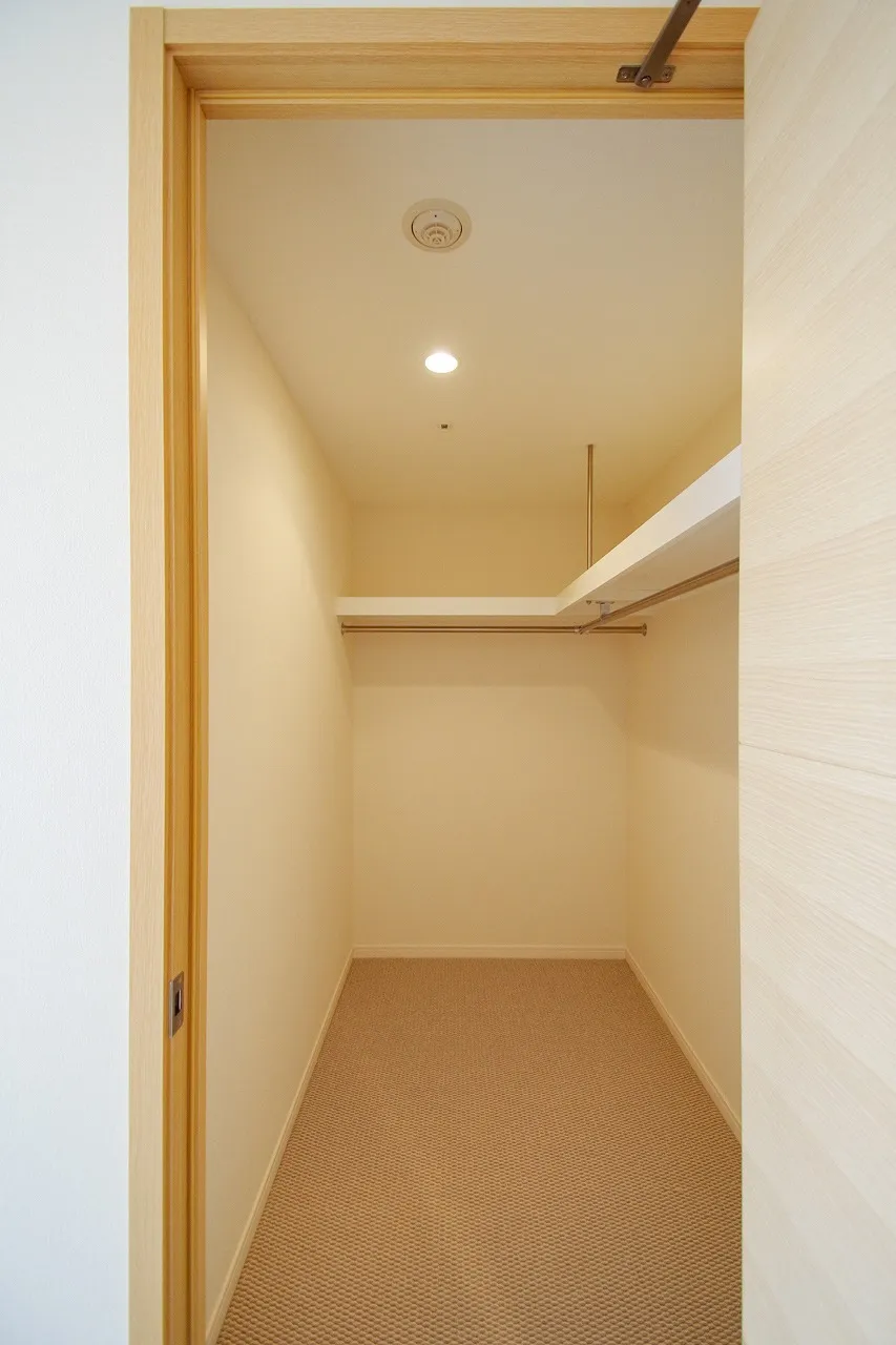 Central Park Tower La Tour Shinjuku - Interior - ["Building", "Wood", "Fixture"]