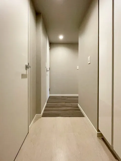 La Perla Ichigaya-Sadoharacho - Interior - ["Fixture", "Wood", "Door"]