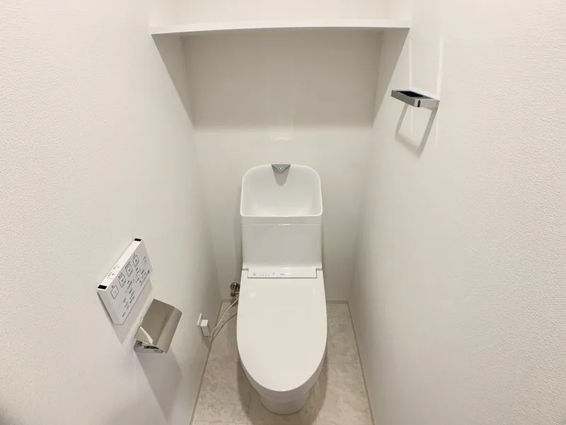 Gran Casa Sumiyoshi - Interior - ["Toilet seat", "Toilet", "Plumbing fixture"]
