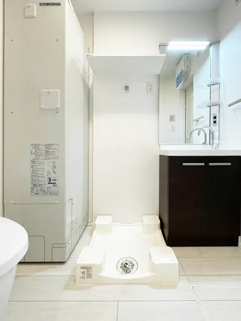 CASA GRAZIE Nishi-Ojima - Interior - ["Property", "Cabinetry", "Plumbing fixture"]