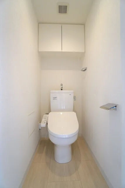 La Tierra Shinagawa Nishioi - Interior - ["Toilet seat", "Toilet", "Building"]
