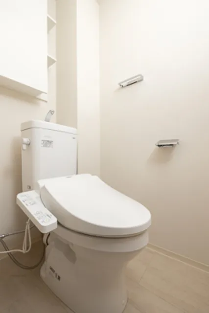 Abity Grande Kinuta - Interior - ["Toilet seat", "Toilet", "Bathroom"]