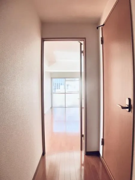 TS Omori Heim - Interior - ["Wall", "Wood", "Floor"]