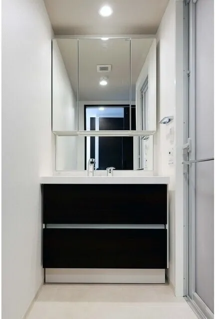 Gran Casa Kiyosumi Shirakawa - Interior - ["Interior design", "Bathroom cabinet", "Plumbing fixture"]