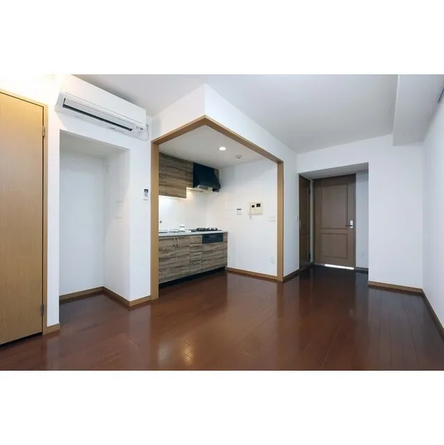 Residence Charmant Tsukishima - Interior - ["Wood", "Hall", "Interior design"]