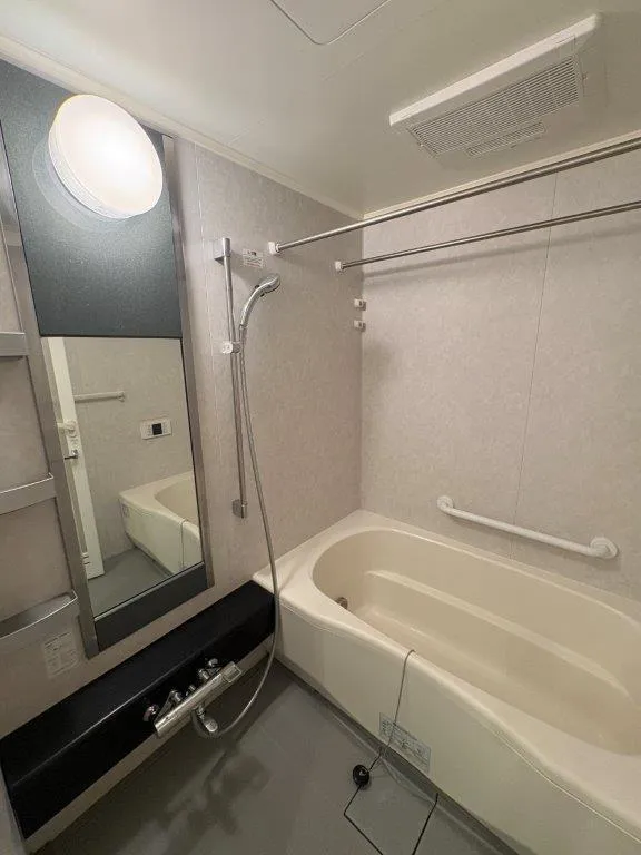 Central Crib Roppongi III - Interior - ["Flooring", "Floor", "Plumbing fixture"]