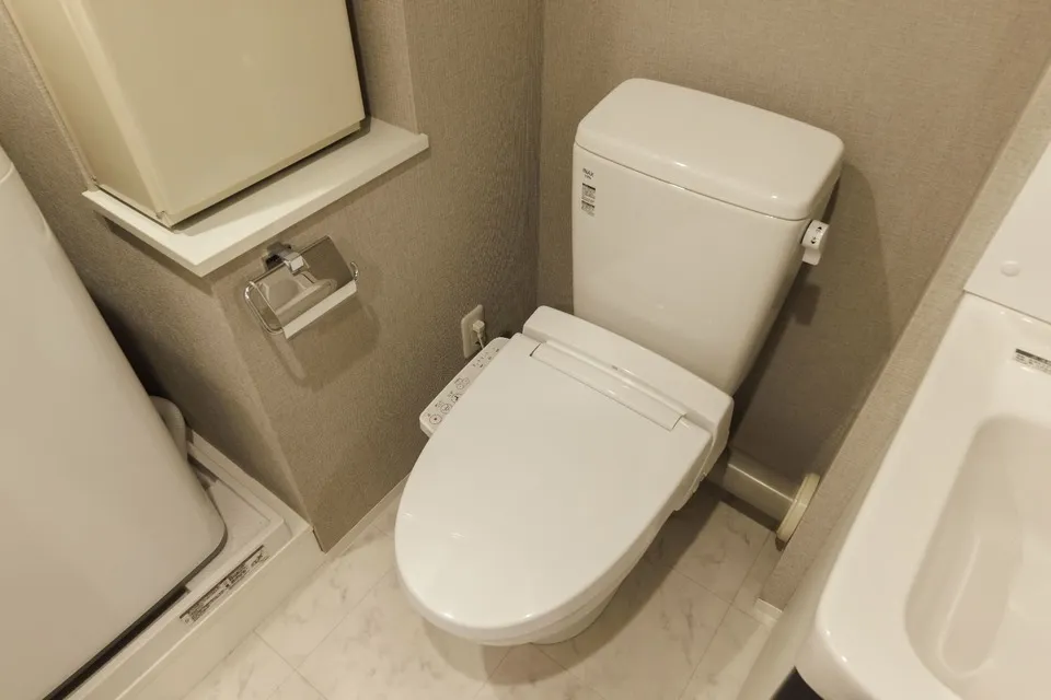 Hmlet Nishi-Shinjuku - Interior - ["Toilet seat", "Toilet", "Plumbing fixture"]