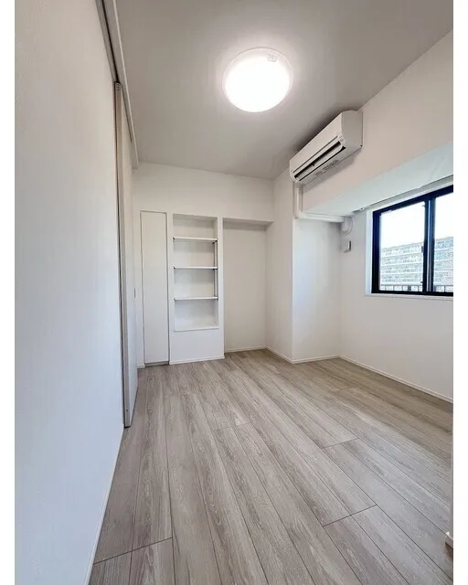 Comforia Nakakasai - Interior - ["Flooring", "Floor", "Wood"]